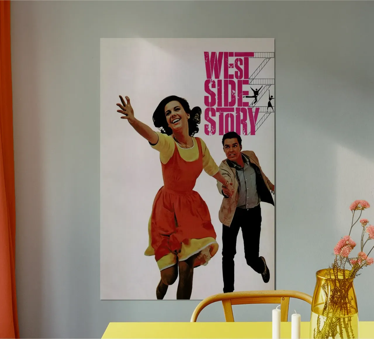 ‘West Side Story’ Retro Movie Poster poster con telaio in alluminio da Gallery Print and Art Limited