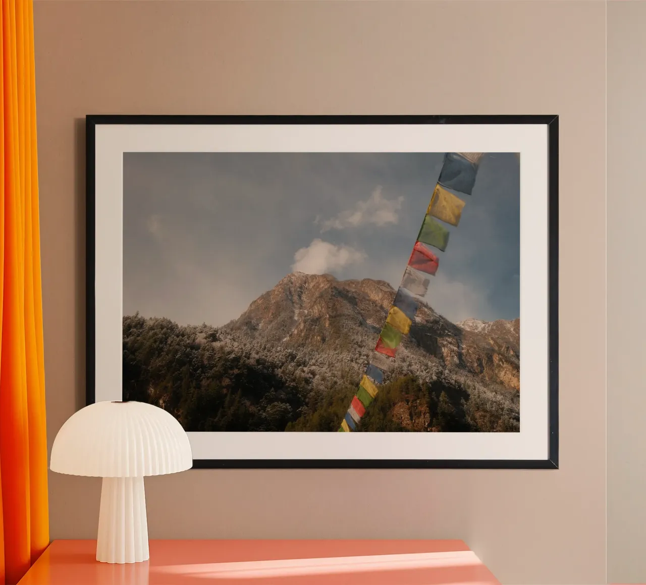 Morning Light Over the Himalayas poster con telaio in plastica da FujiPrints
