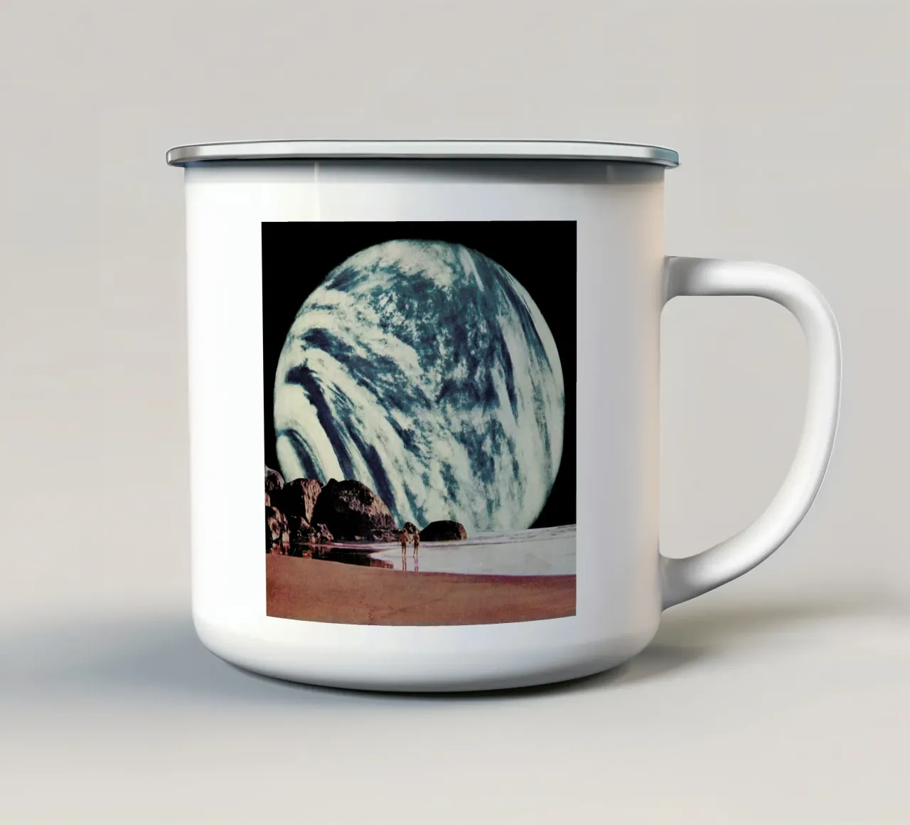 Long Walks on The Beach tazza in smalto da Jesse Treece