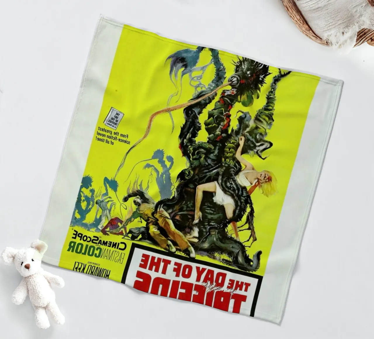 ‘The Day of the Triffids’ Retro Movie Poster coperta in pile da Gallery Print and Art Limited