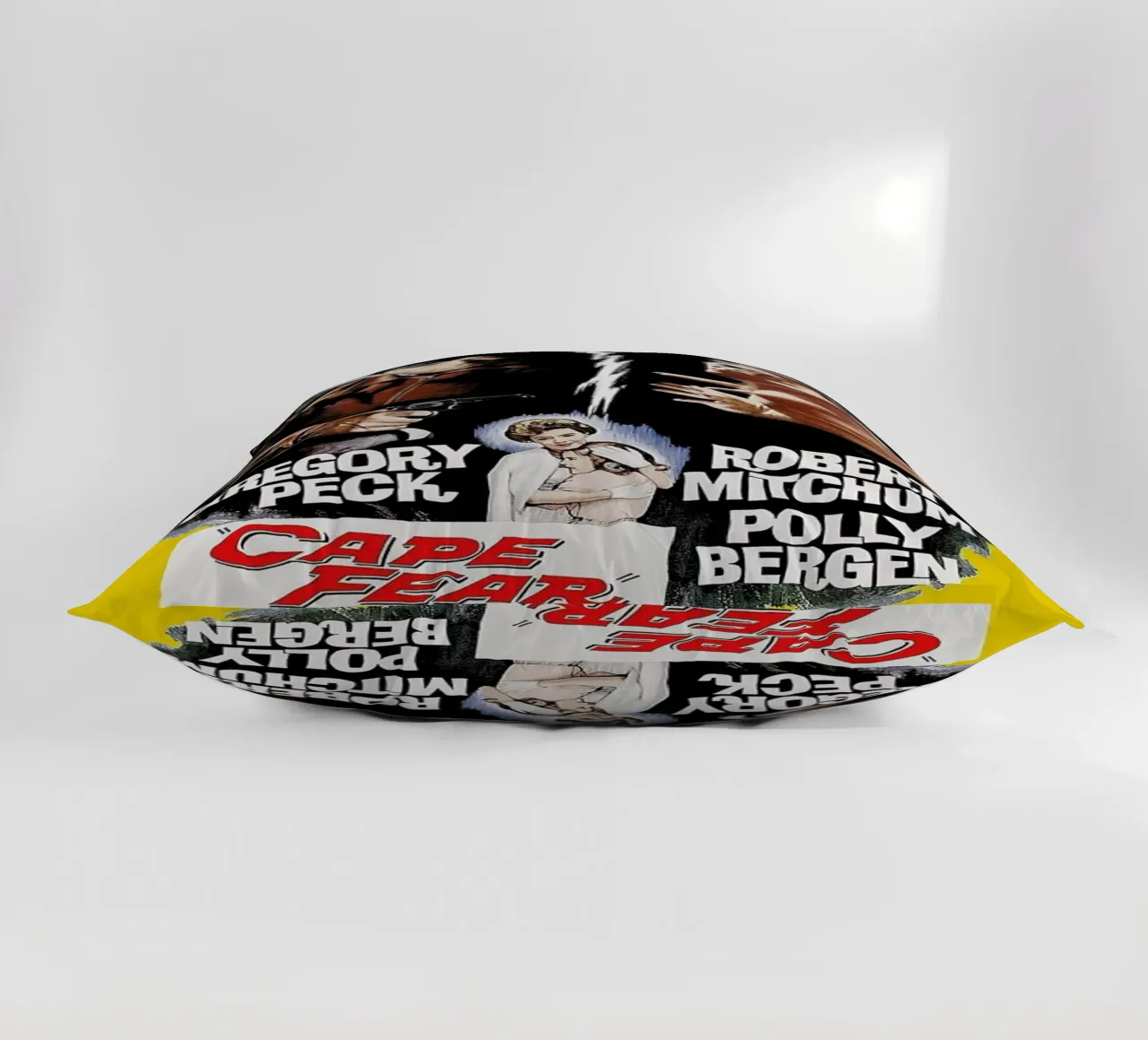 ‘Cape Fear’ Retro Movie Poster cuscino da Gallery Print and Art Limited