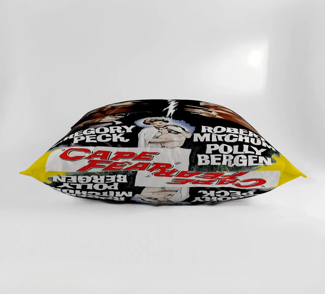 ‘Cape Fear’ Retro Movie Poster cuscino da Gallery Print and Art Limited