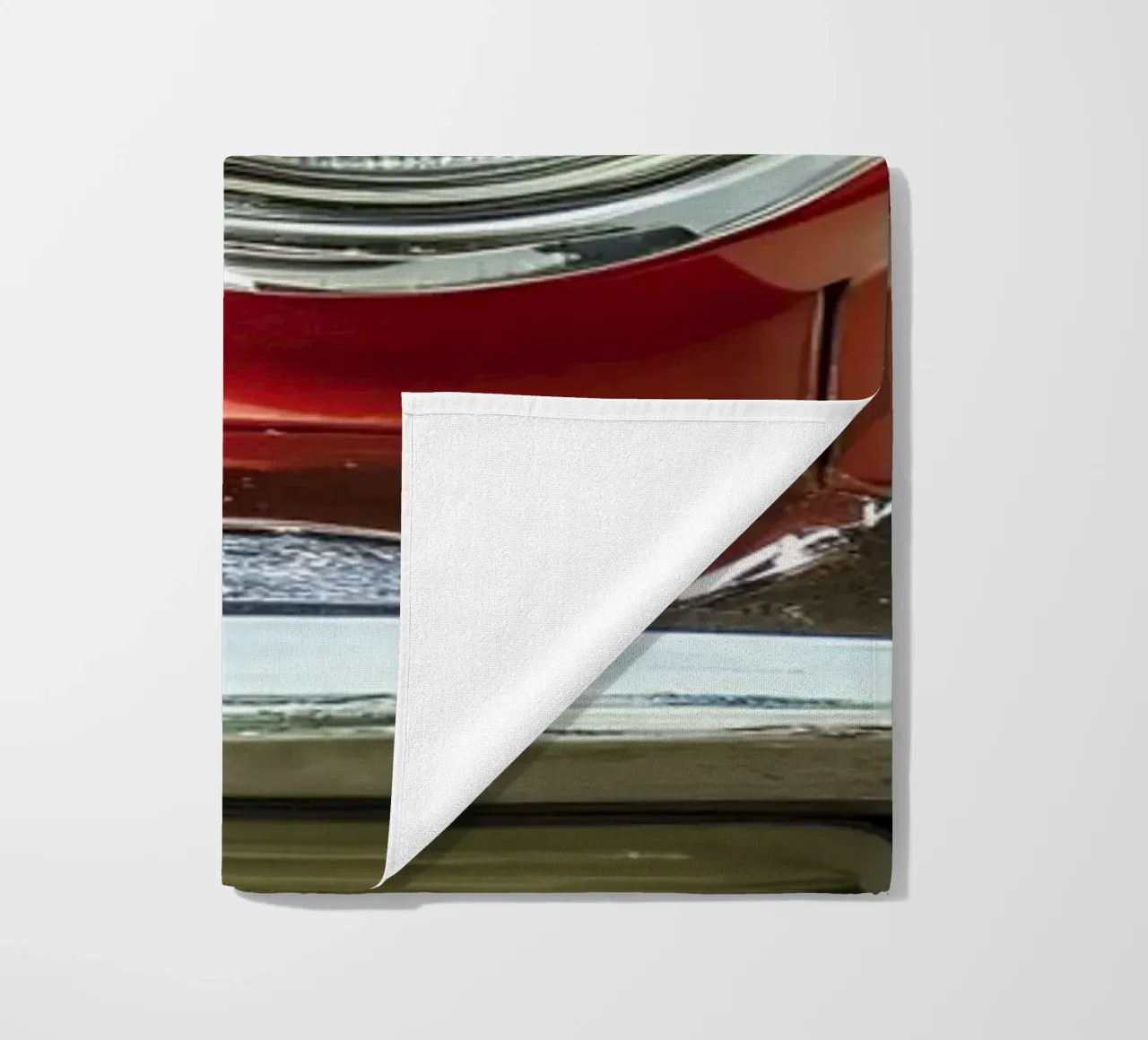 Rote Oldtimer-Front Strandtuch von CAR EDITION