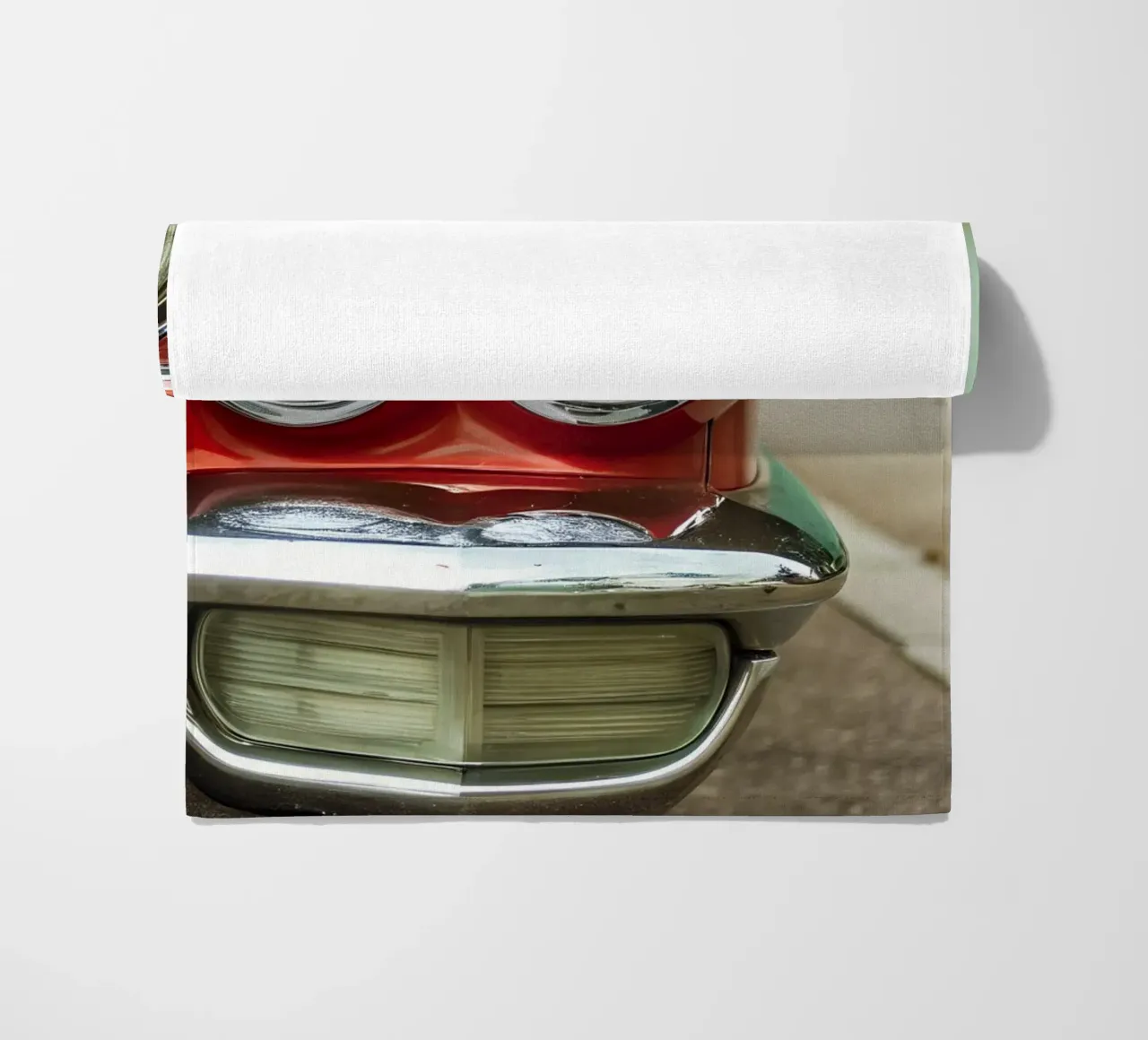 Rote Oldtimer-Front Strandtuch von CAR EDITION