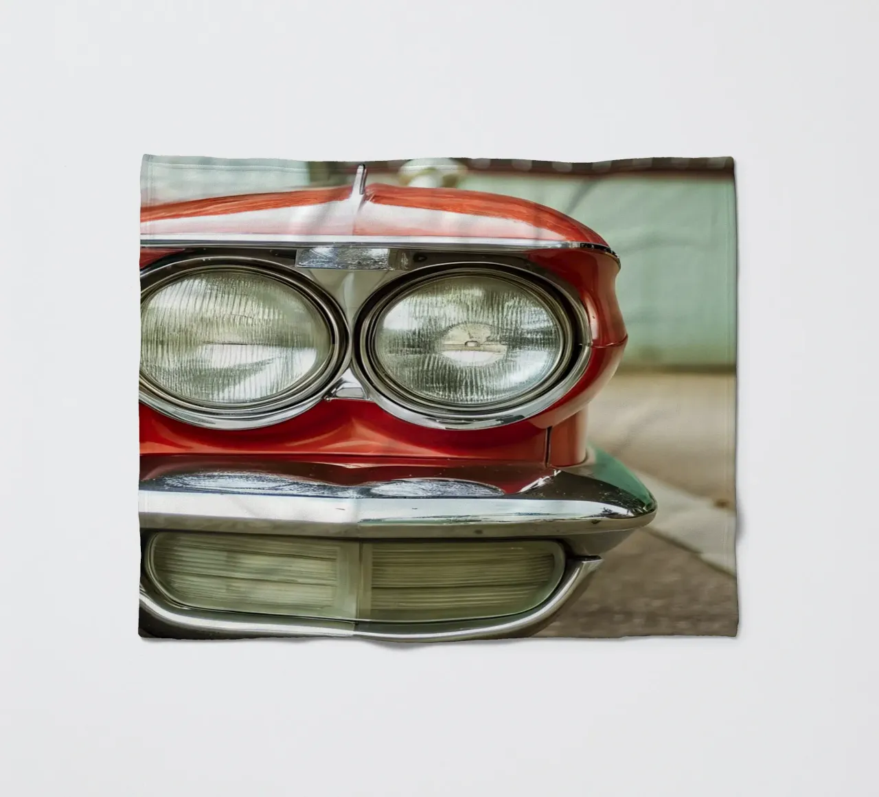 Rote Oldtimer-Front Fleecedecke von CAR EDITION