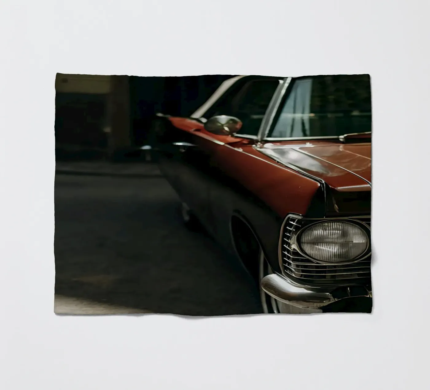 Red Classic Car Front Fleecedecke von CAR EDITION