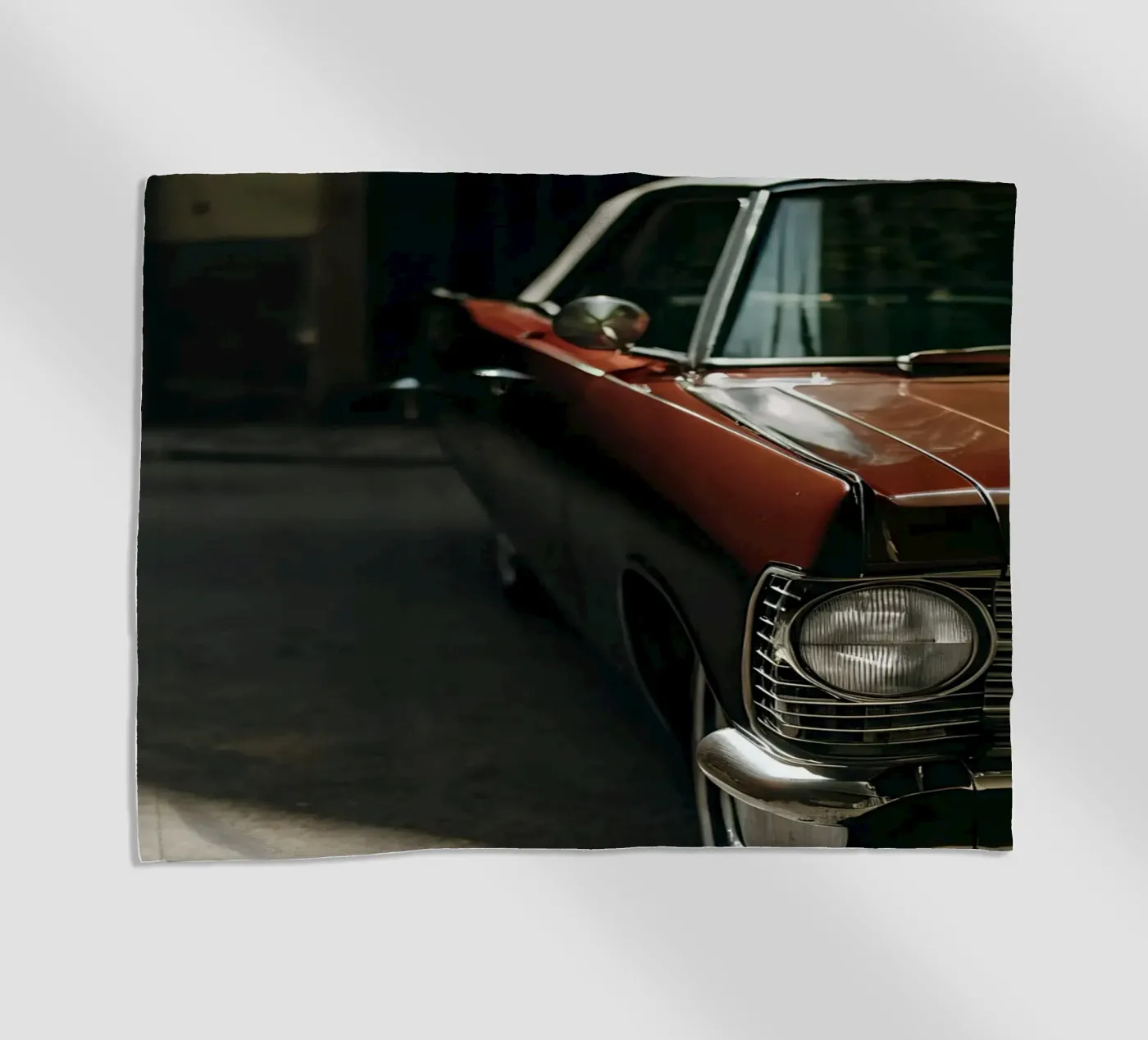 Rote Oldtimer-Front Strandtuch von CAR EDITION