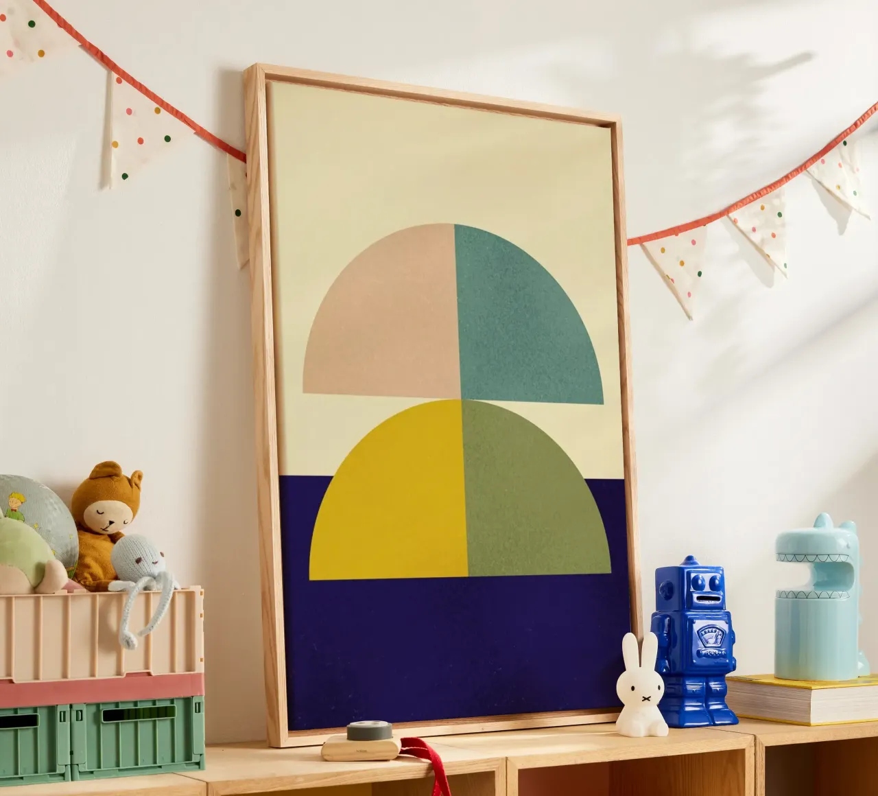Quarters II tela con Cornice a cassetta da daylight design studio