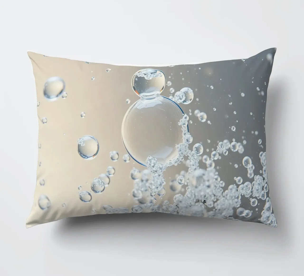 Bolle d'aria in un liquido limpido come l'acqua cuscino da DesignDoodle