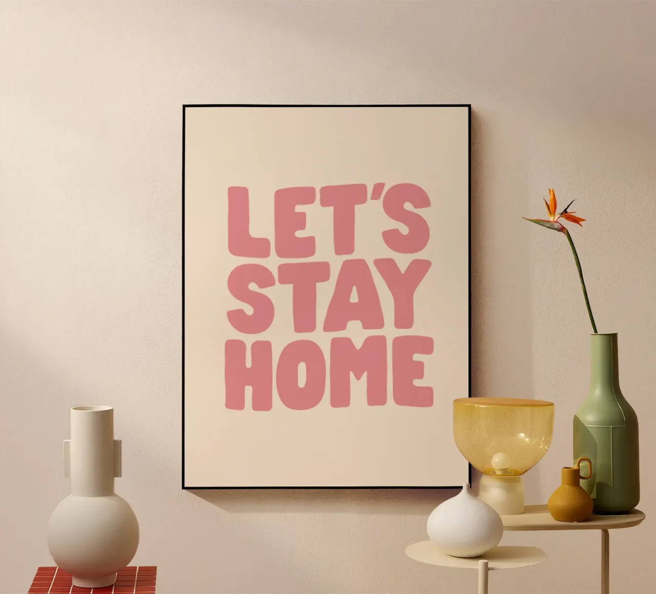 Restiamo a casa, moderno e accogliente design d'interni Typografie plexiglass da THE MOTIVATED TYPE