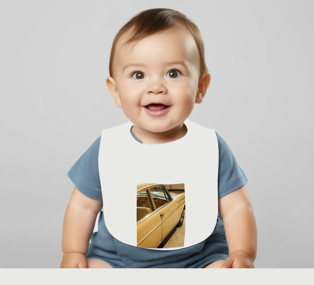 Gelber Oldtimer Babylätzchen von CAR EDITION