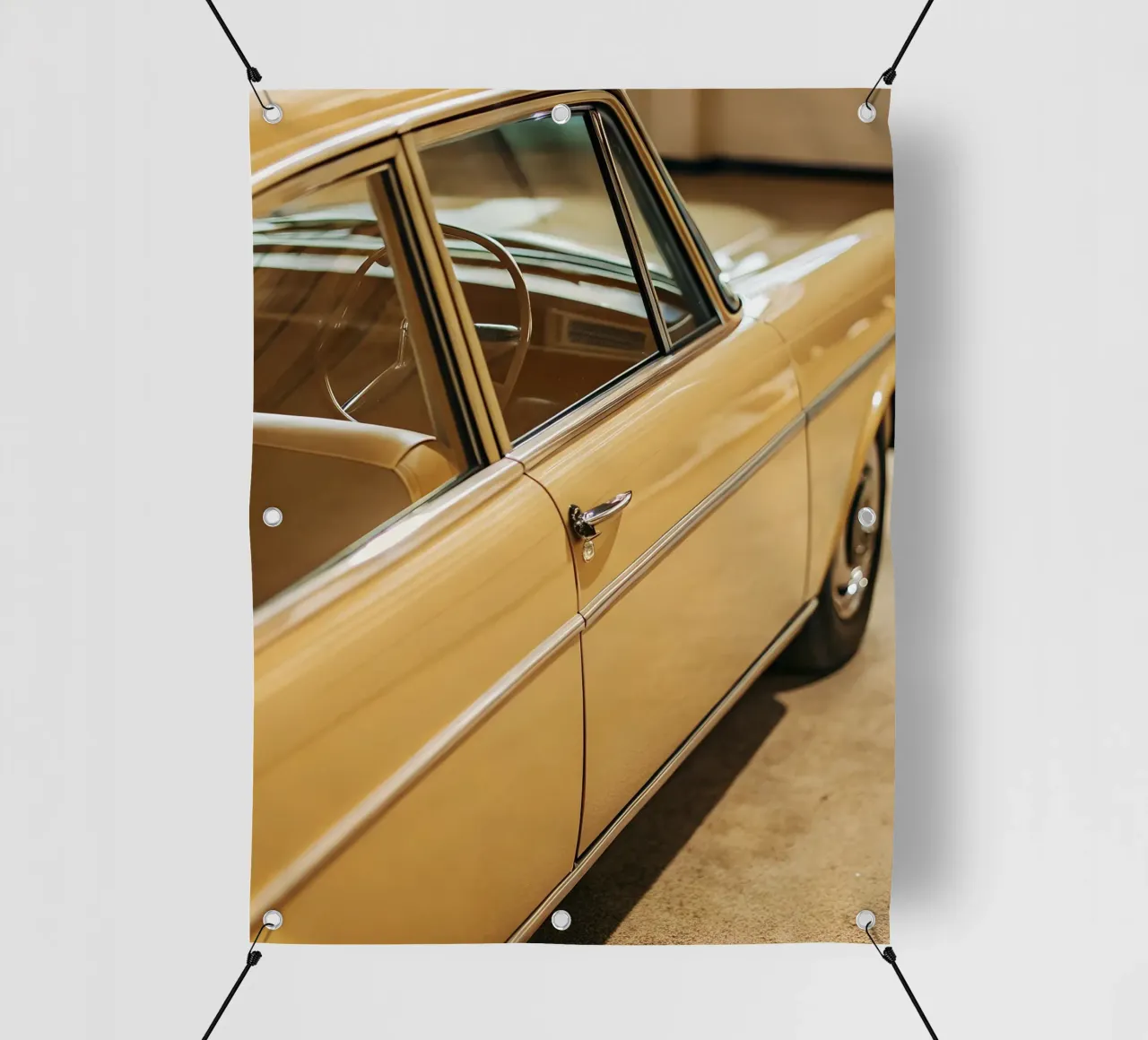 Auto d'epoca gialla telo in pvc da CAR EDITION