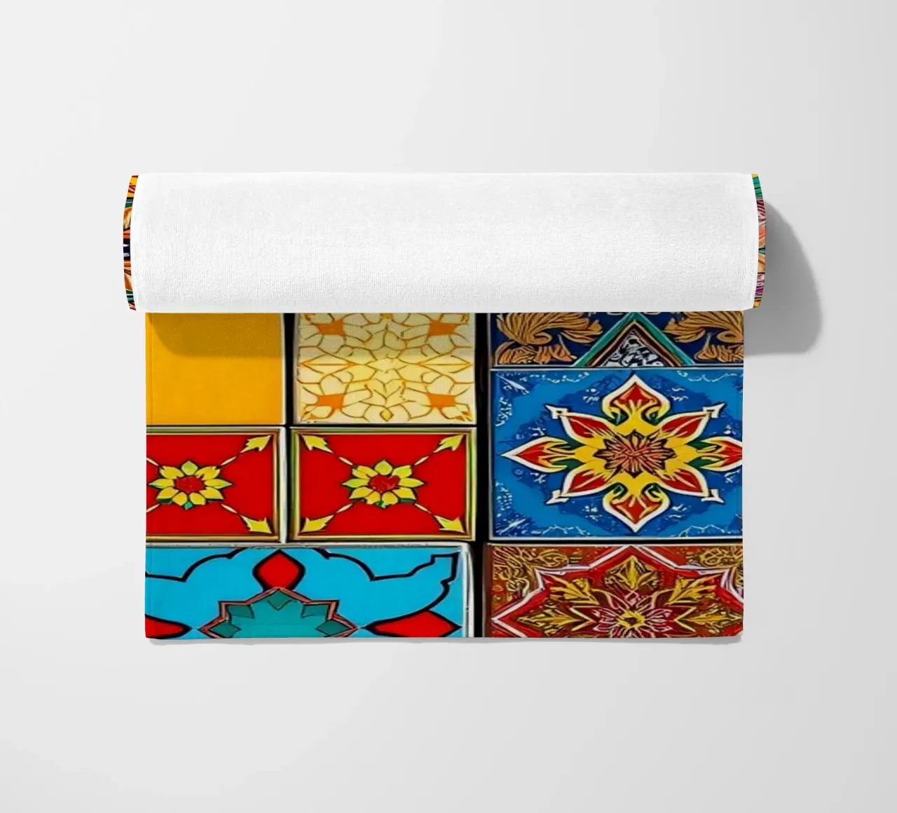 les carreaux de mosaïque présentent des motifs complexes serviette de plage de DesignDoodle