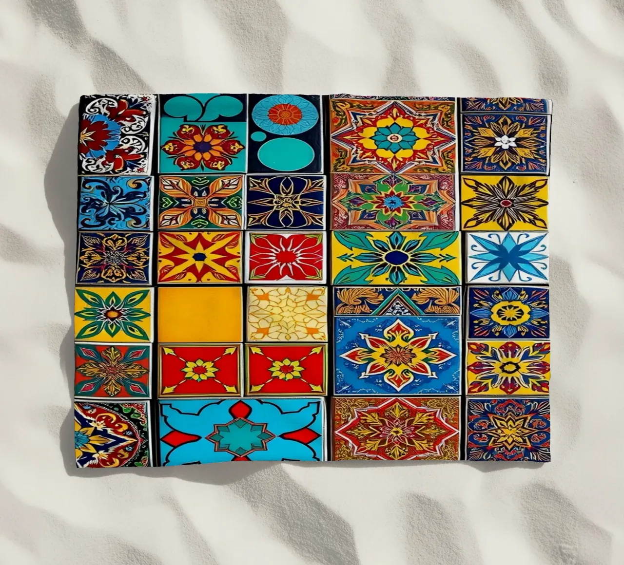 les carreaux de mosaïque présentent des motifs complexes serviette de plage de DesignDoodle