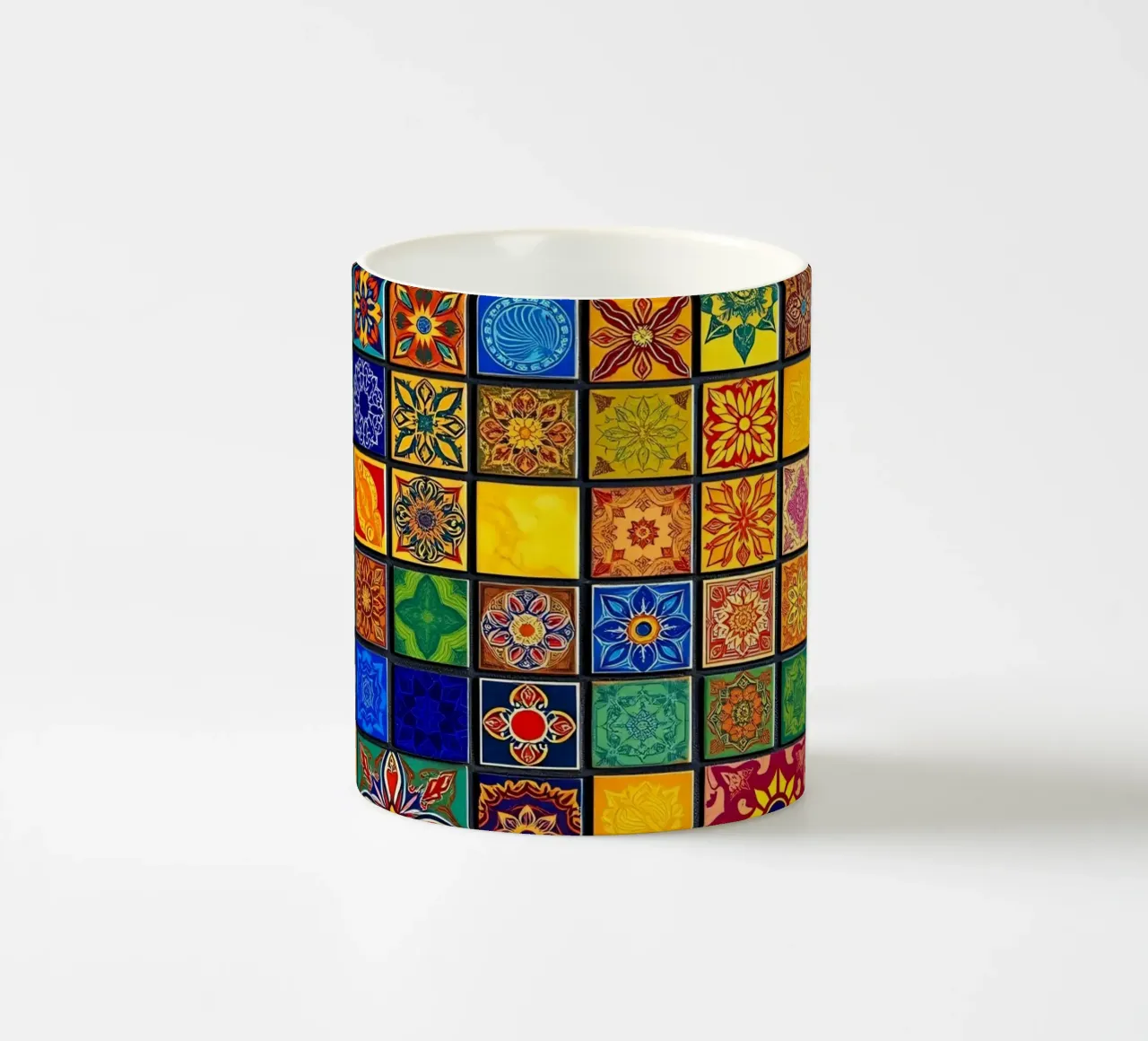 Carreaux de mosaïque colorés avec des motifs et des dessins complexes mug en céramique de DesignDoodle