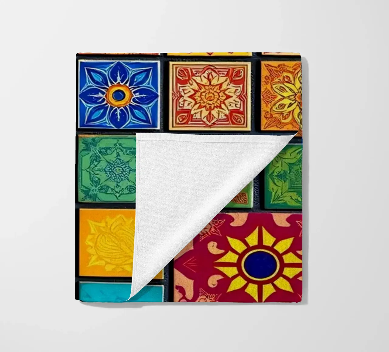 Carreaux de mosaïque colorés avec des motifs et des dessins complexes serviette de plage de DesignDoodle