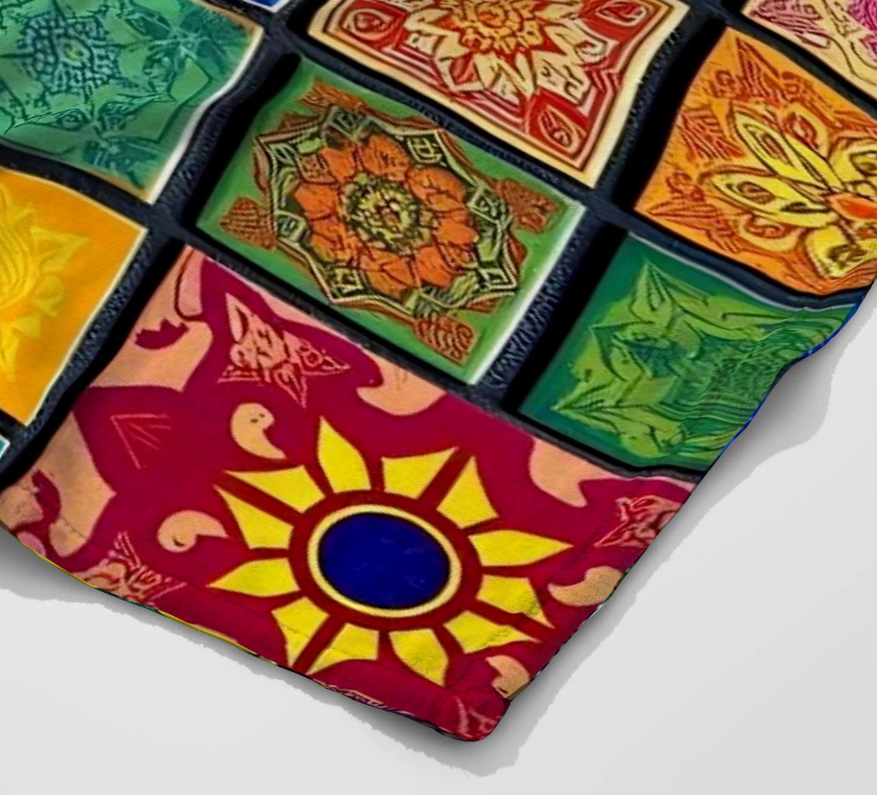 Tessere di mosaico colorate con motivi e disegni intricati coperta in pile da DesignDoodle