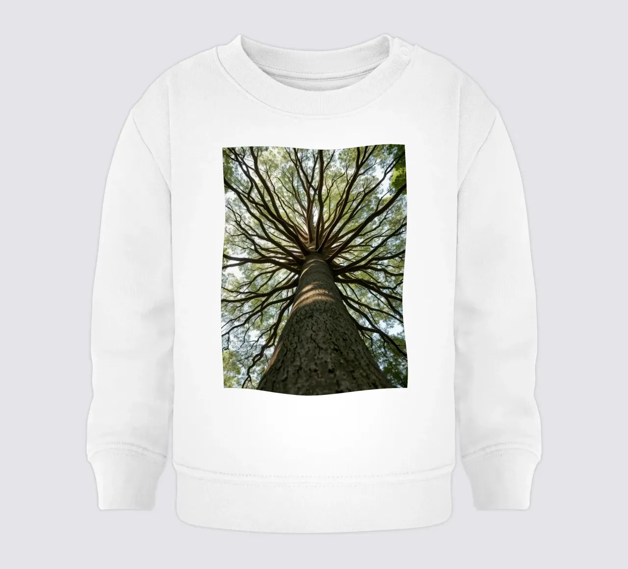Un albero maestoso che sovrasta la foresta con i suoi rami felpa neonato da DesignDoodle