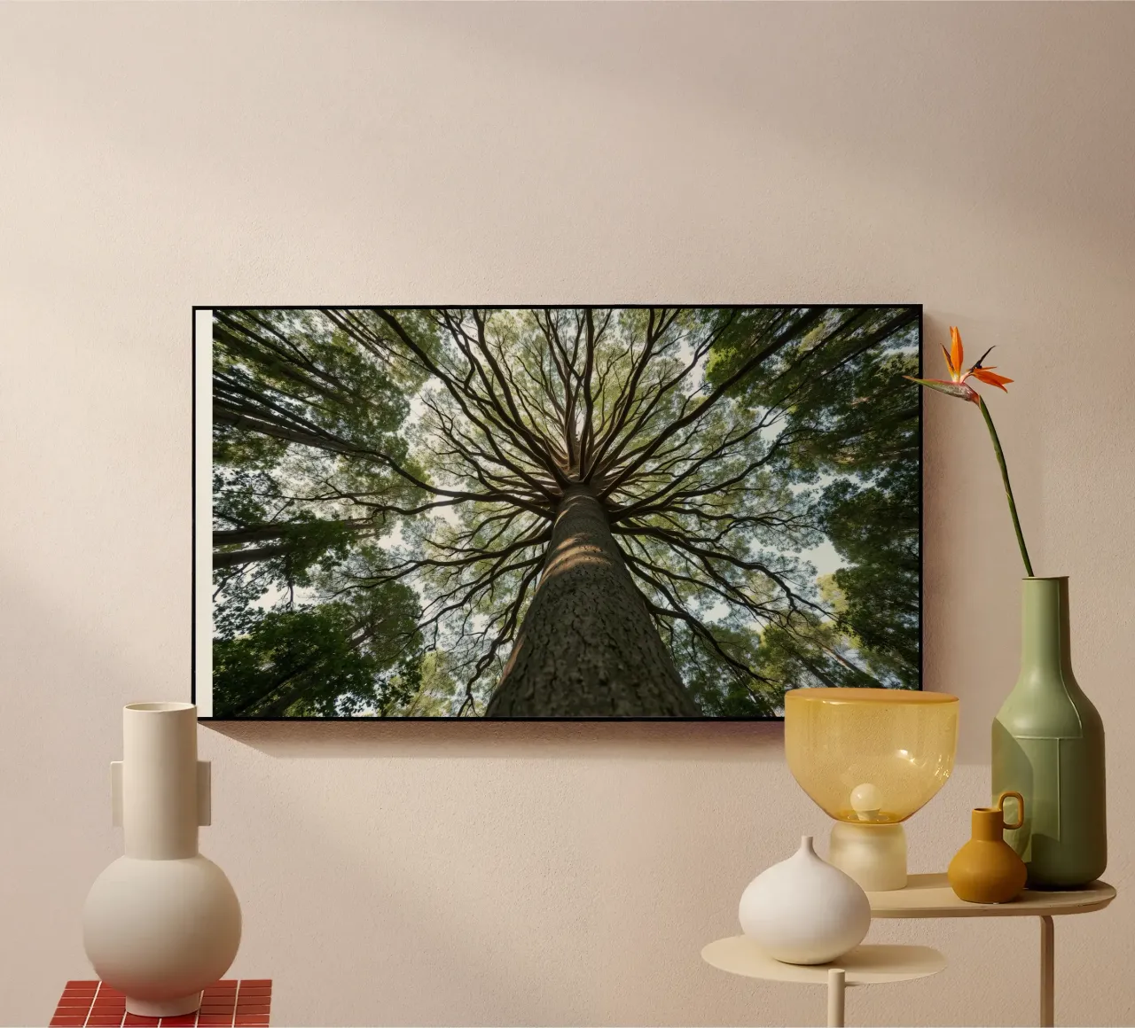 Un albero maestoso che sovrasta la foresta con i suoi rami plexiglass da DesignDoodle