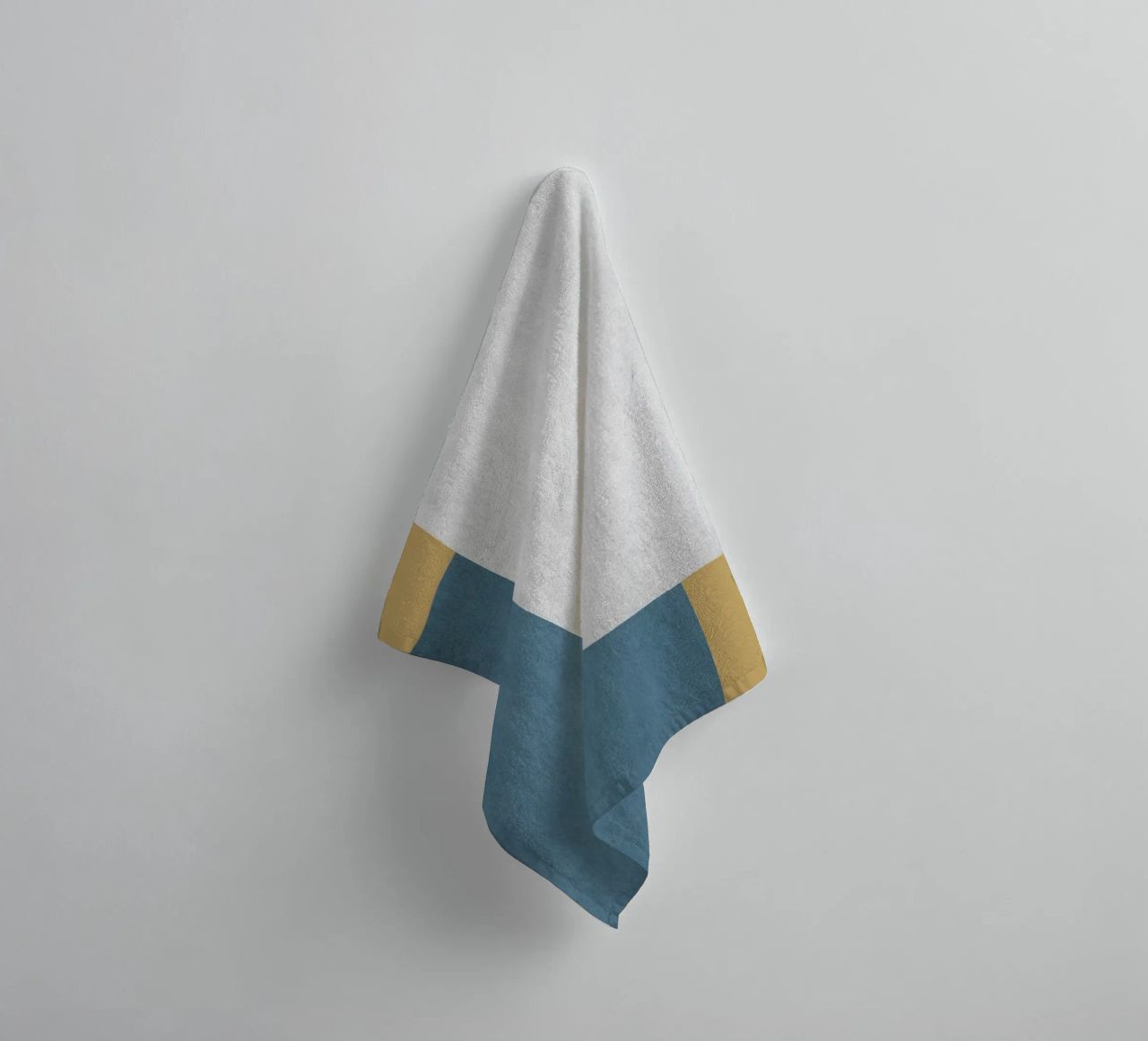 Halfmoon Colorblock - asciugamano da bagno da MoonlightPrint