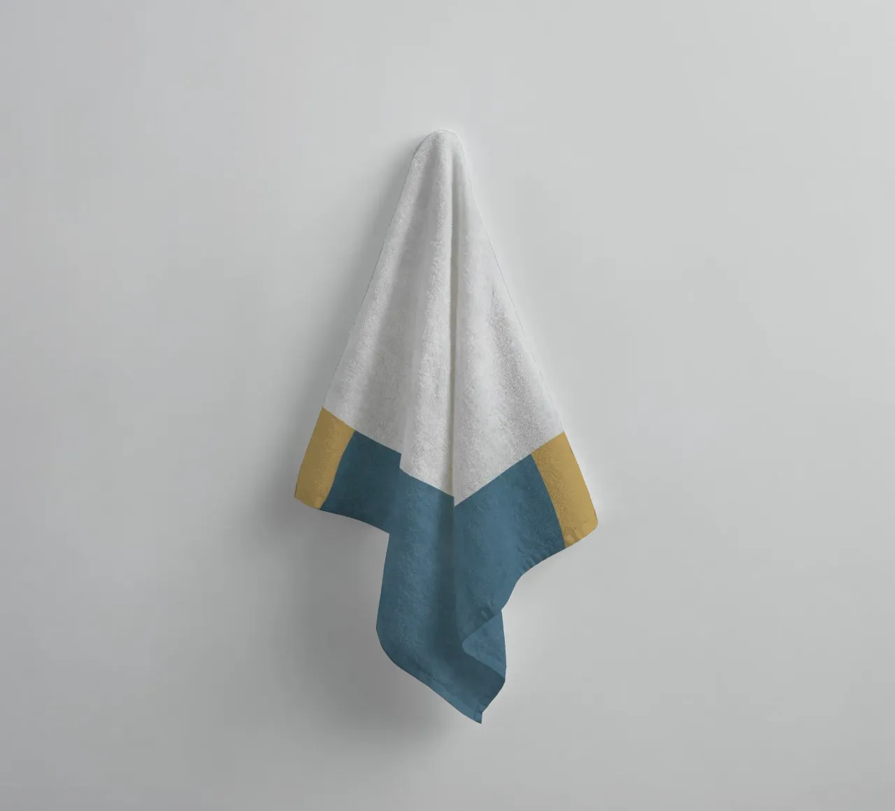 Halfmoon Colorblock - asciugamano da bagno da MoonlightPrint
