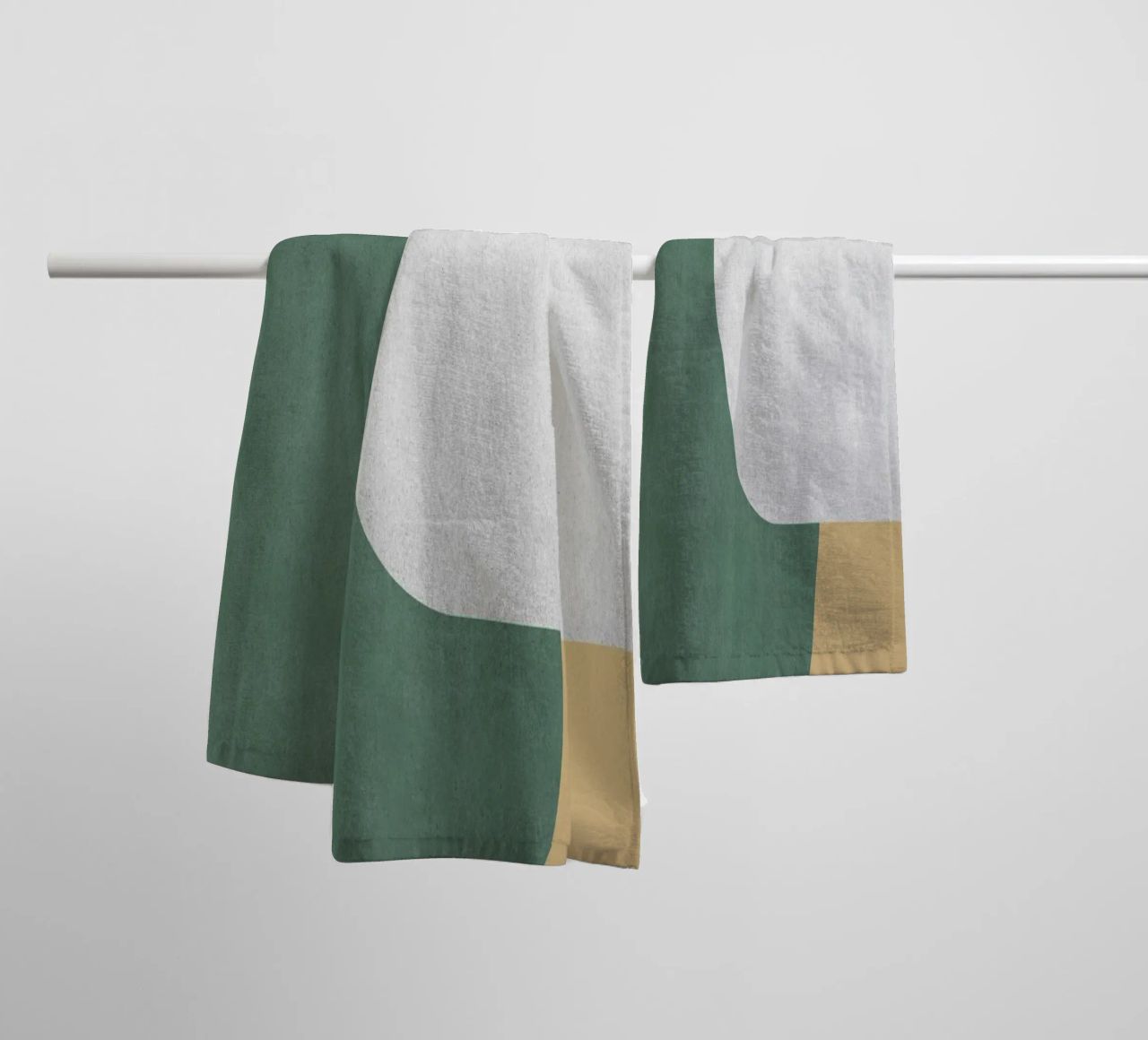 Halfmoon Colorblock - asciugamano da bagno da MoonlightPrint