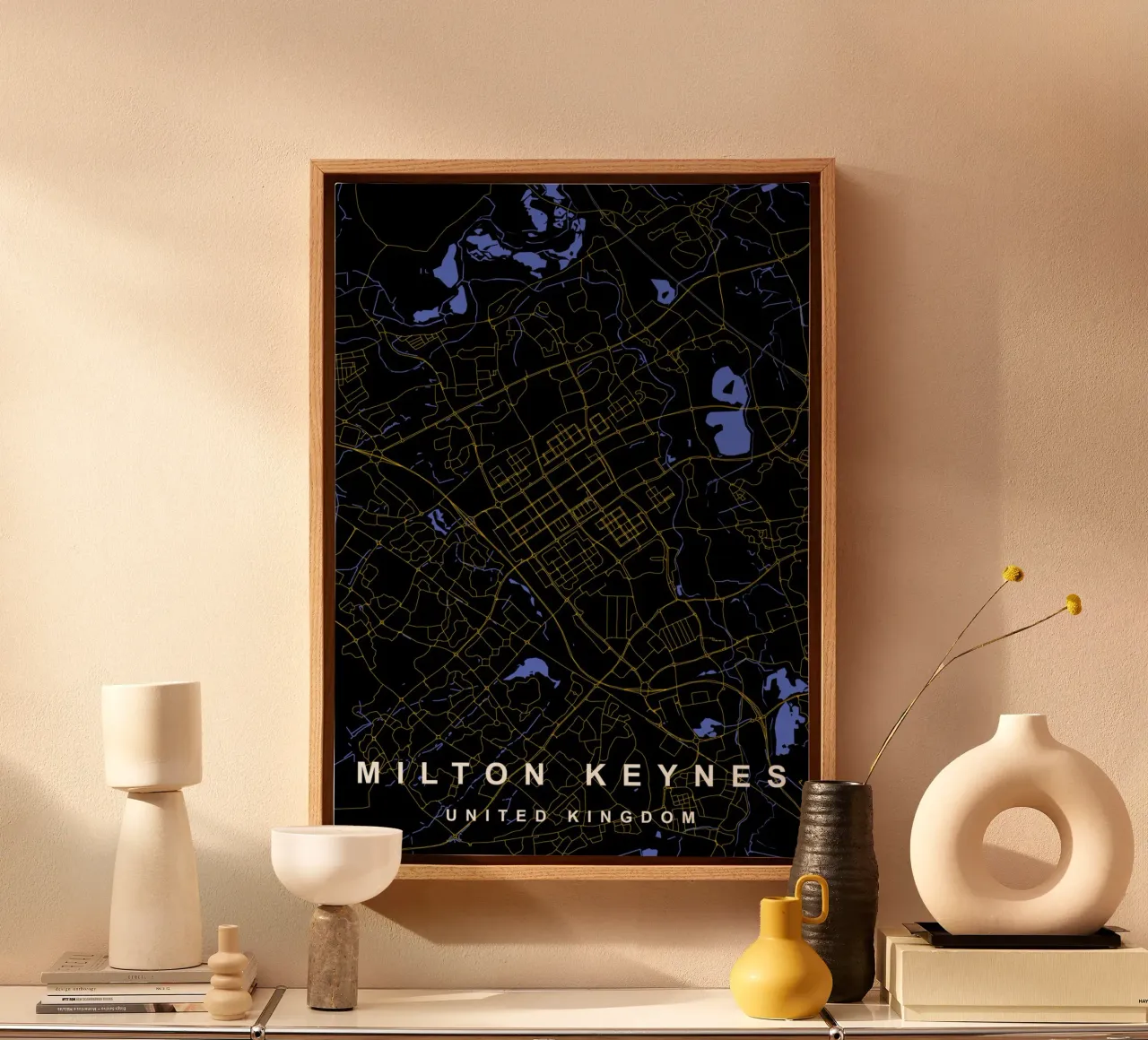 Mappa della città di Milton Keynes nero e oro tela con Cornice a cassetta da Cartographers Library