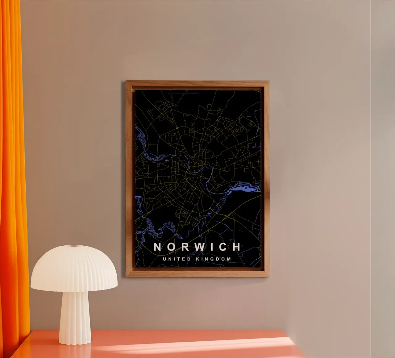 Mappa della città di Norwich Regno Unito nero e oro alluminio dibond da Cartographers Library