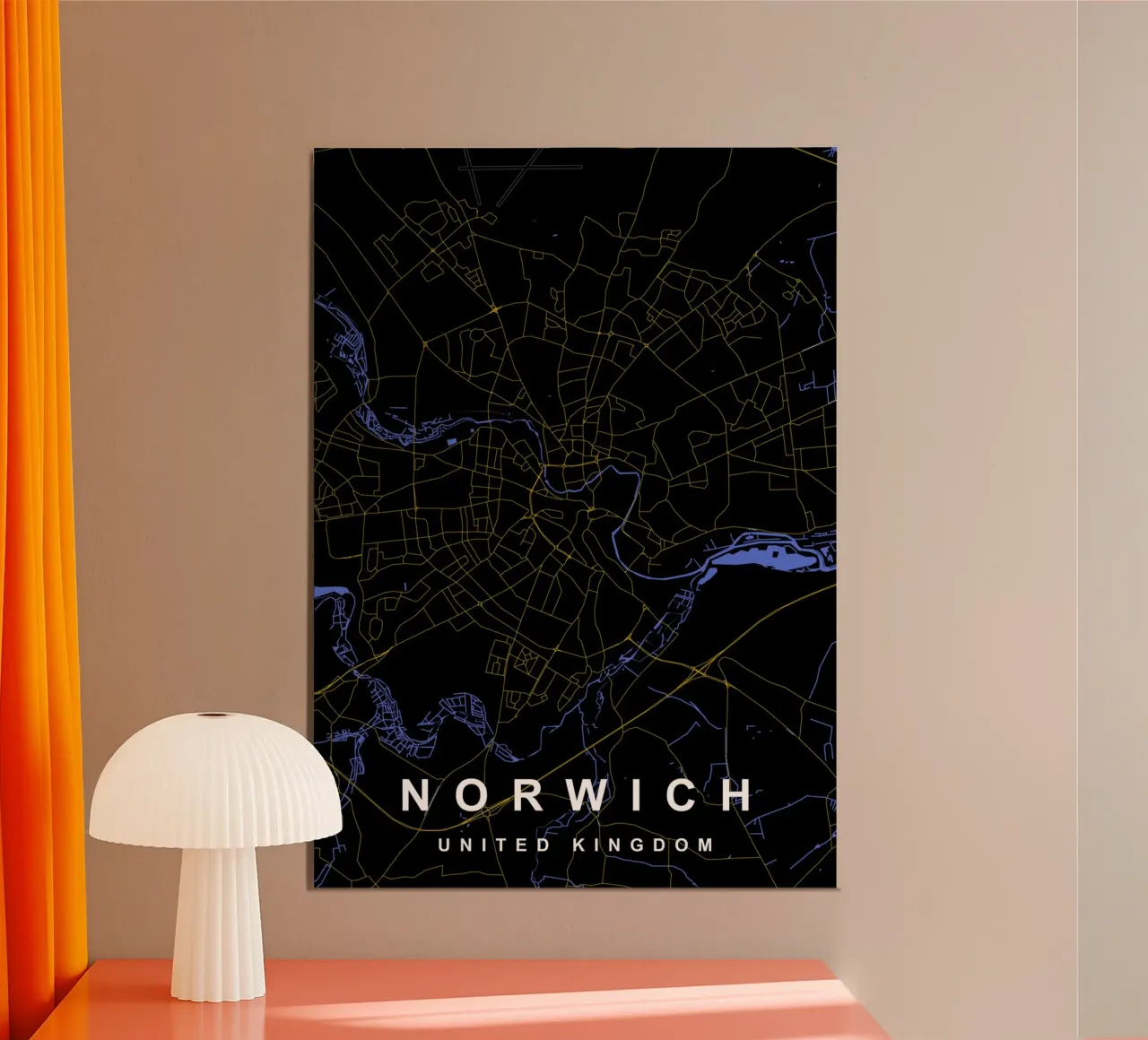 Mappa della città di Norwich Regno Unito nero e oro alluminio dibond da Cartographers Library