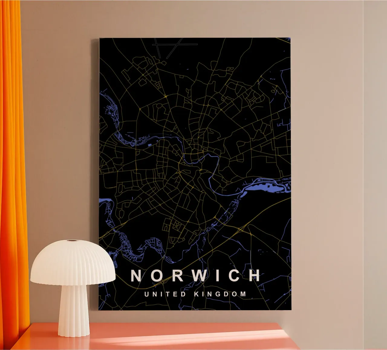 Mappa della città di Norwich Regno Unito nero e oro tela con Cornice a cassetta da Cartographers Library