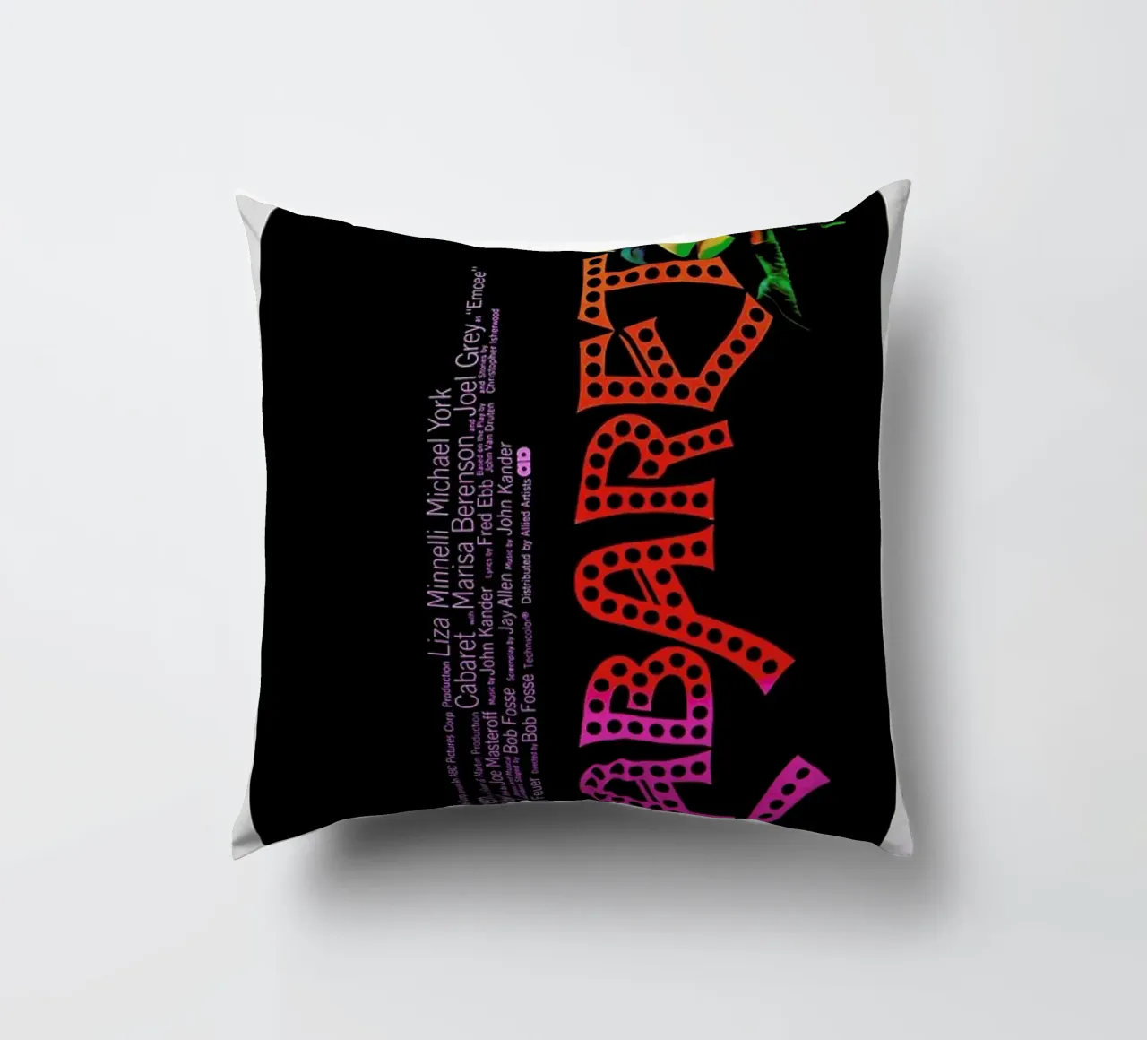 ‘Cabaret’ Retro Movie Poster cuscino da Gallery Print and Art Limited