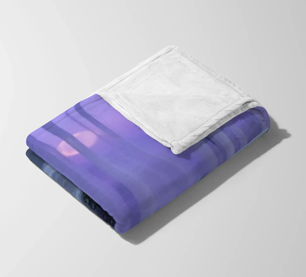 Fleurs de lavande douces sur un lit au lever du soleil avec vue sur la mer. plaid polaire de DesignDoodle