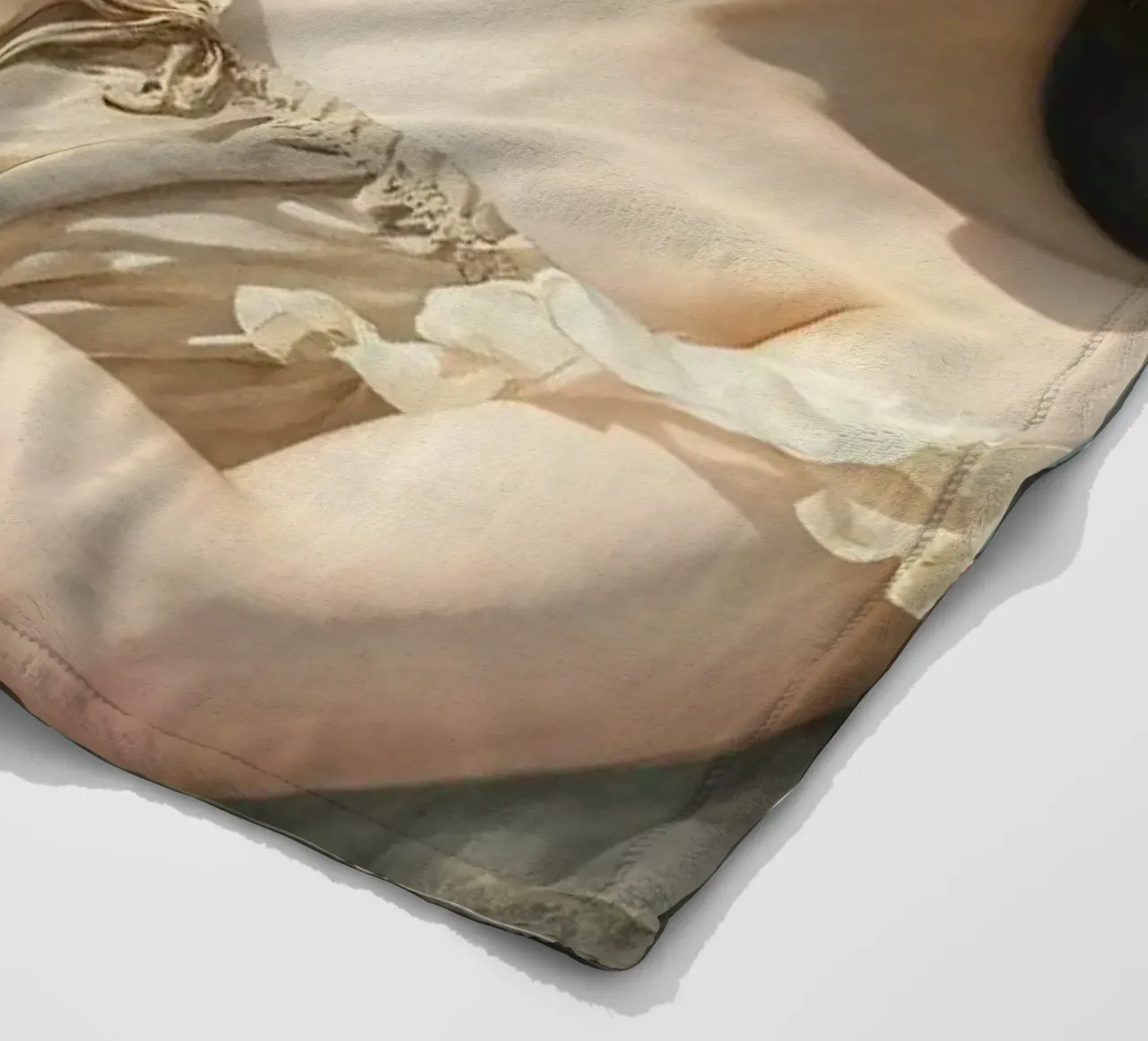 Jeune femme dans une lumière douce se relaxant sur une chaise plaid polaire de DesignDoodle