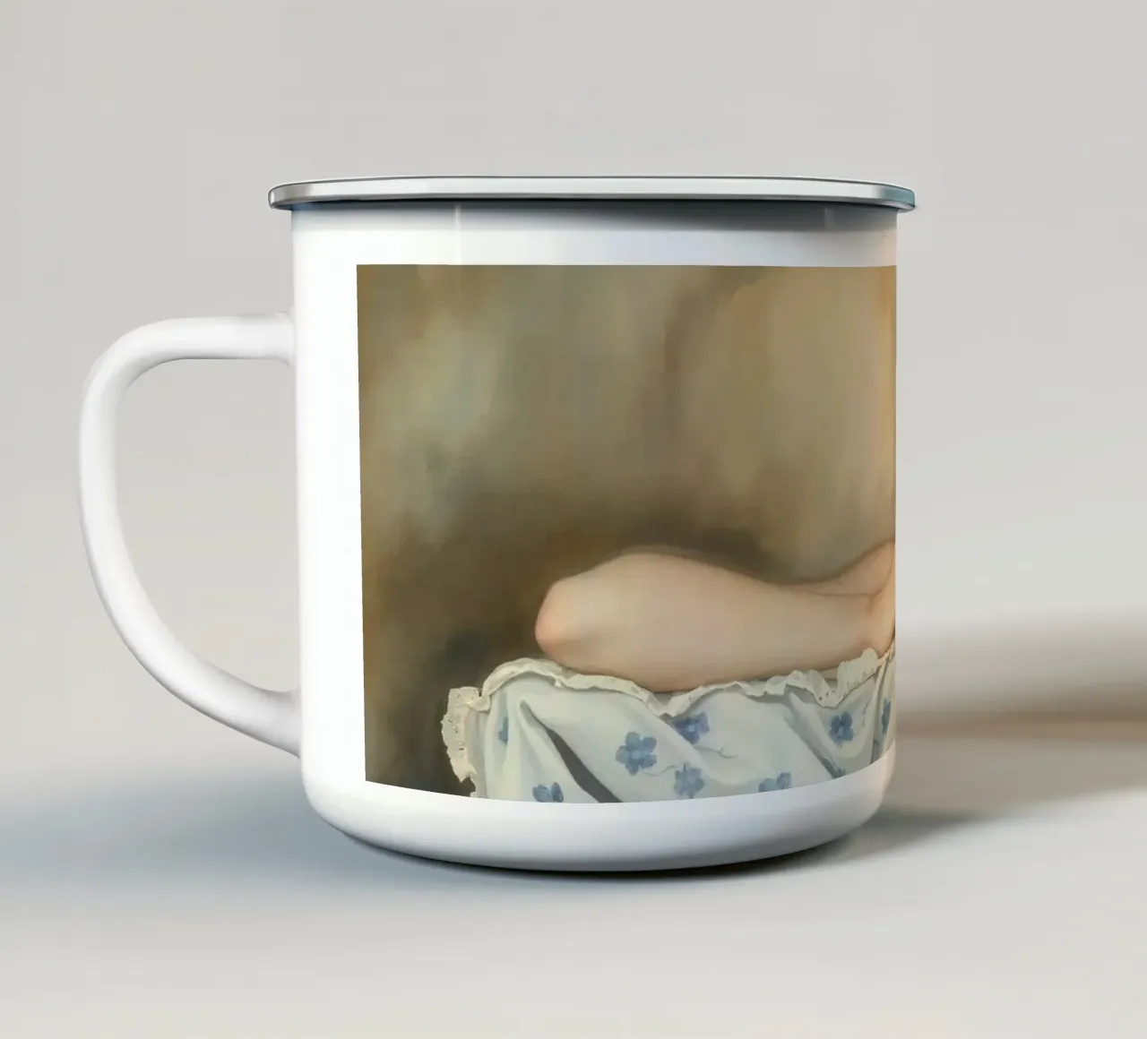 Jonge vrouw in een vintage jurk rust nadenkend op een zachte emaille mok van DesignDoodle