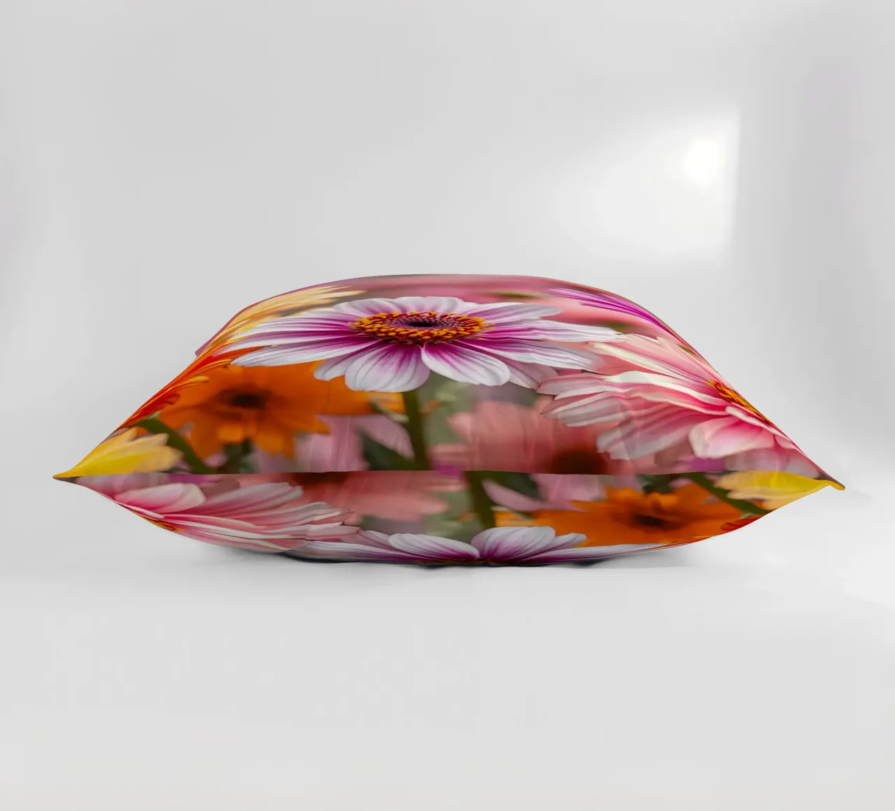 Fiori dai colori vivaci in un giardino in primavera cuscino da DesignDoodle