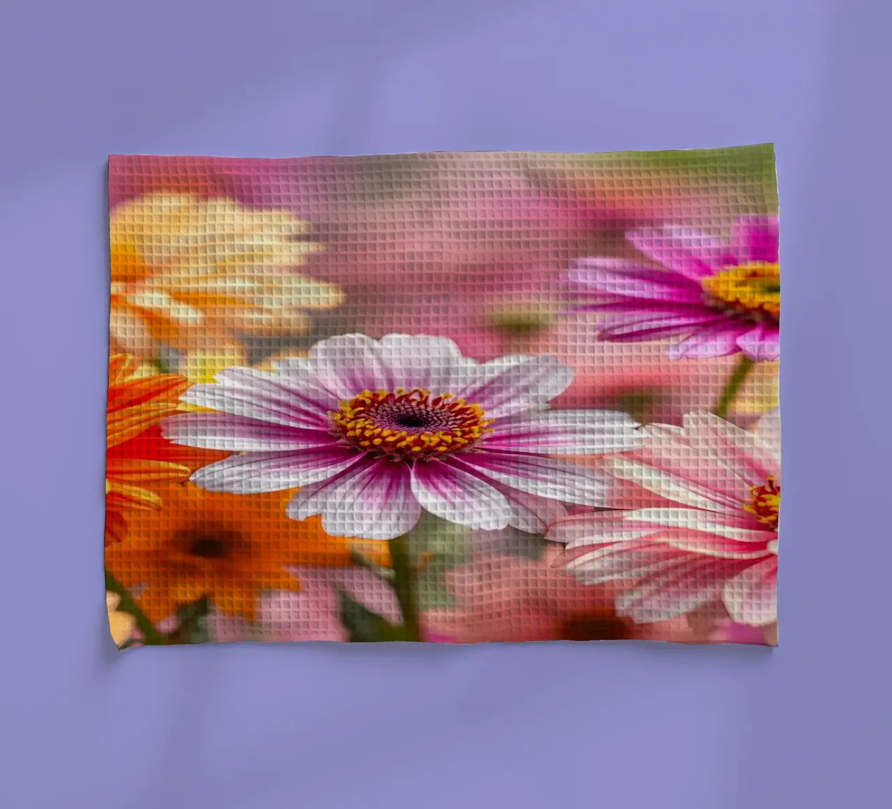 Fiori dai colori vivaci in un giardino in primavera canovaccio da cucina da DesignDoodle