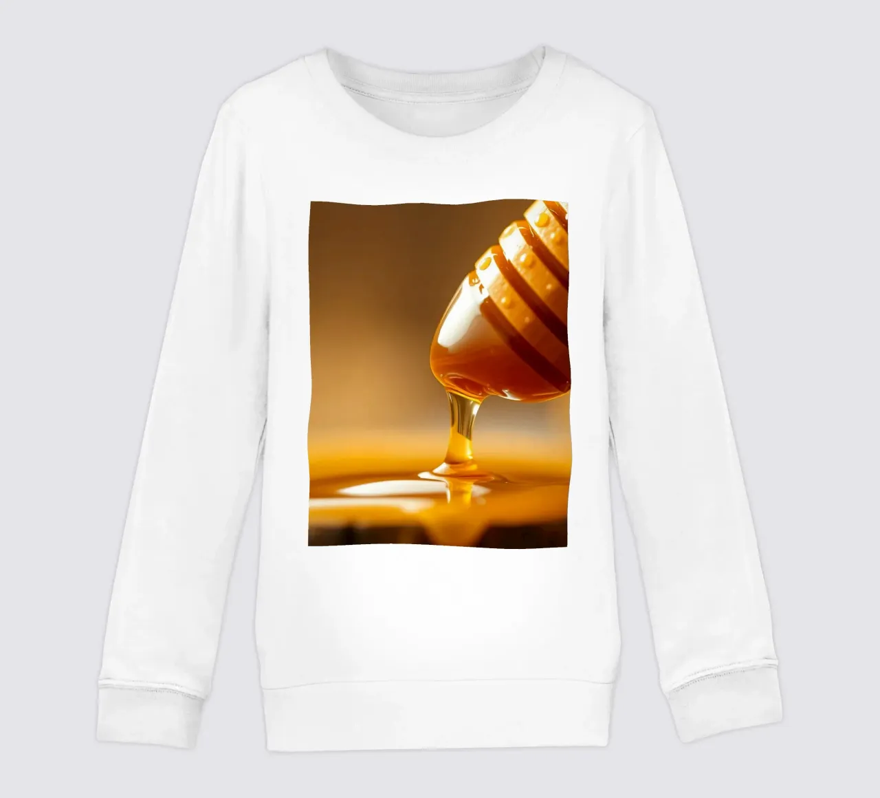 La miel dorada gotea de un cazo de madera sobre un rústico sudadera para niño de DesignDoodle