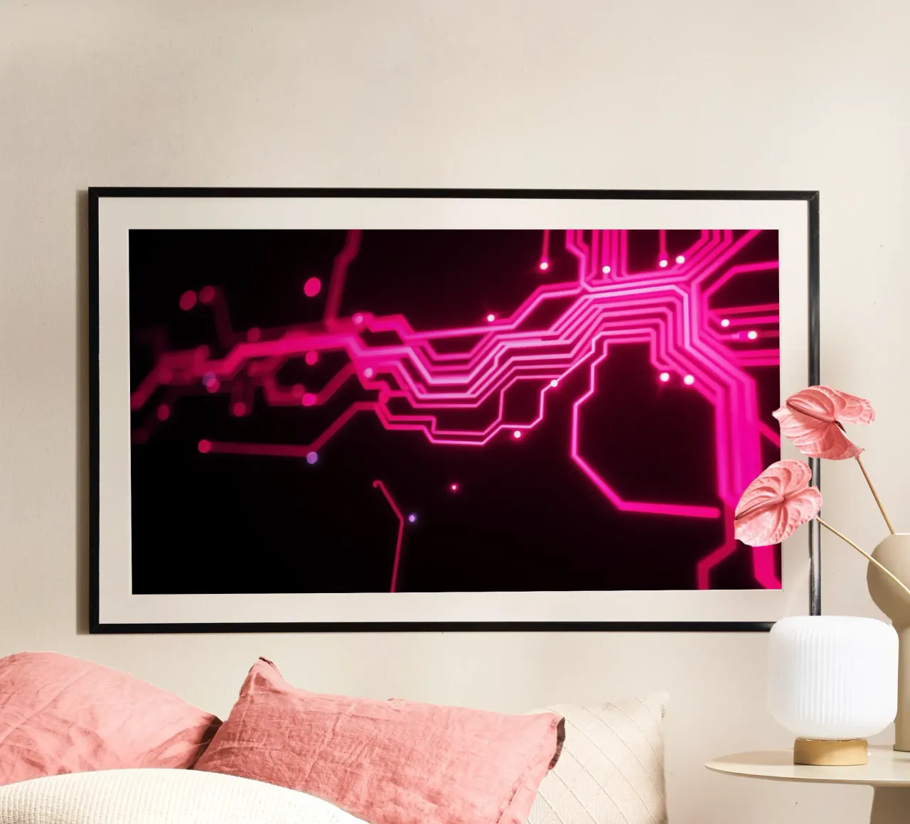 Design del circuito stampato in vivaci tonalità di rosa poster con telaio in legno da DesignDoodle