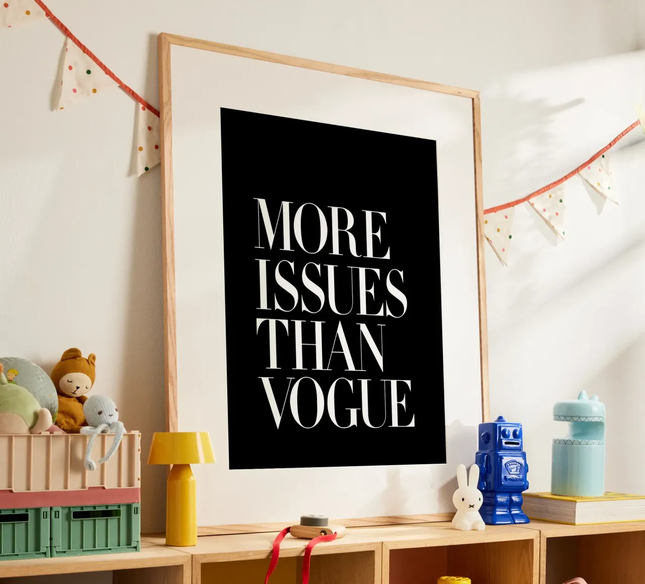 Più numeri di Vogue Black Typografie Design poster con telaio in plastica da THE MOTIVATED TYPE