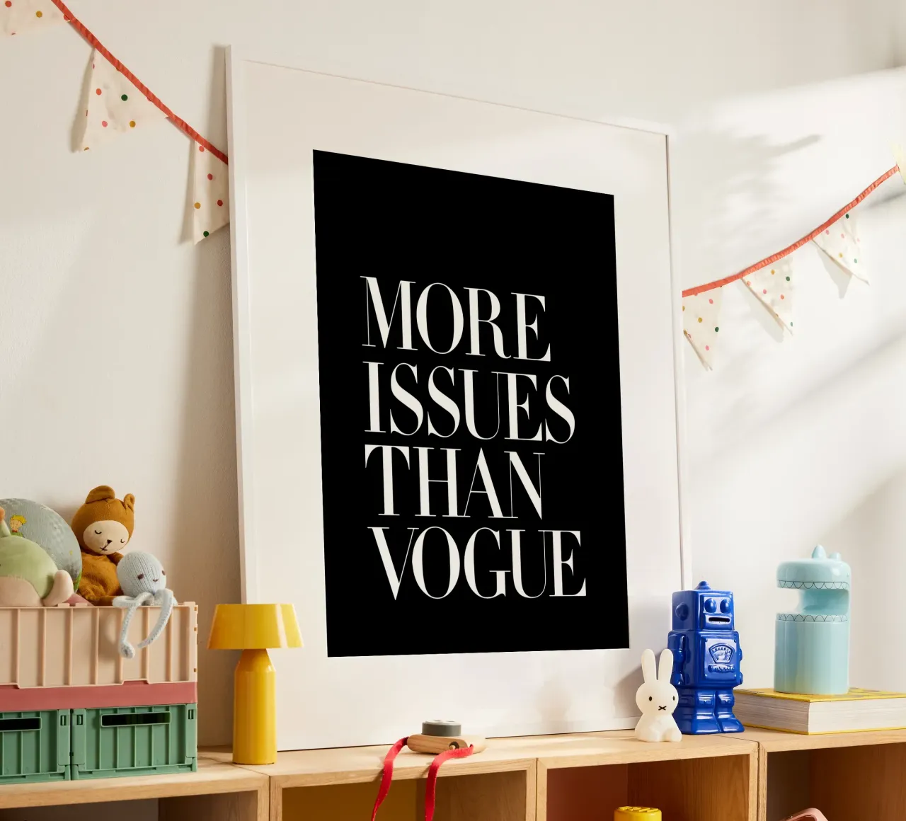 Più numeri di Vogue Black Typografie Design poster con telaio in plastica da THE MOTIVATED TYPE