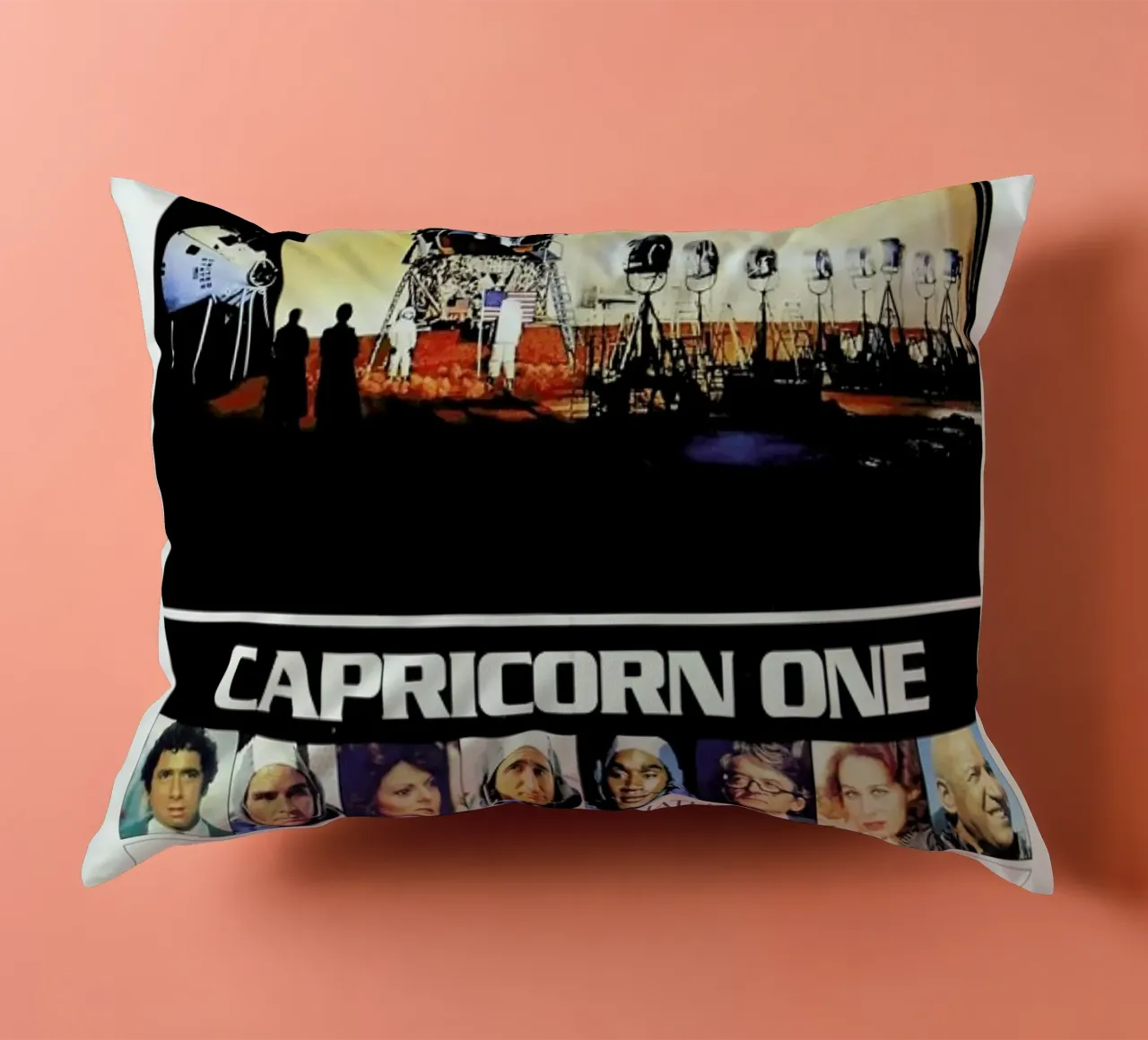‘Capricorn One’ Retro Movie Poster cuscino da Gallery Print and Art Limited