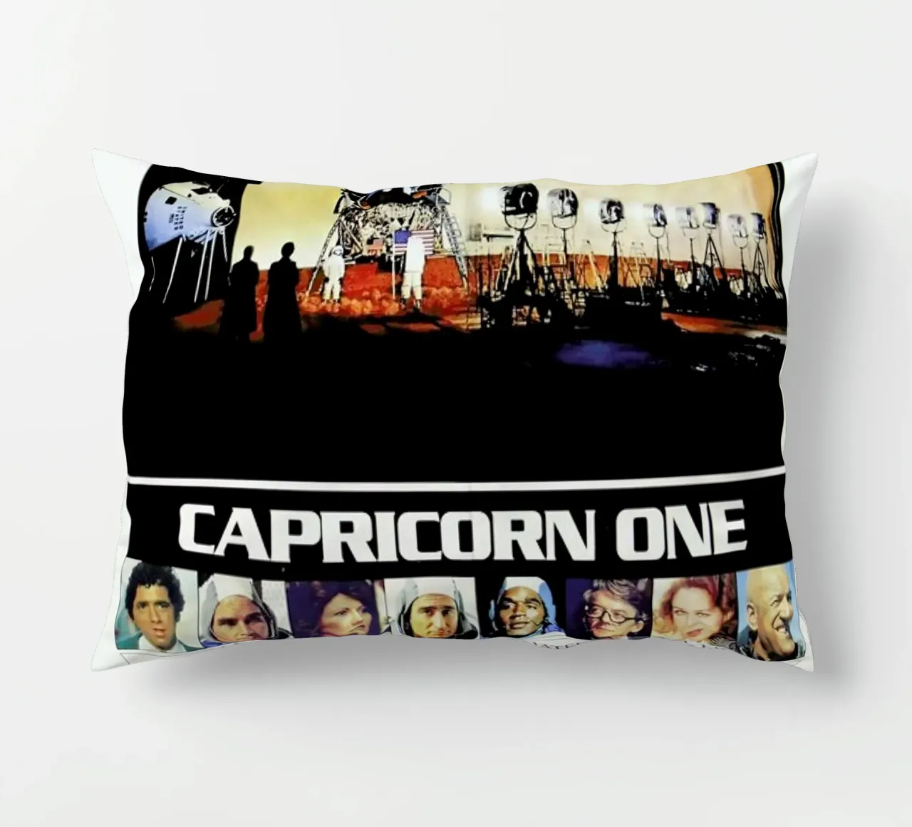 ‘Capricorn One’ Retro Movie Poster cuscino da Gallery Print and Art Limited