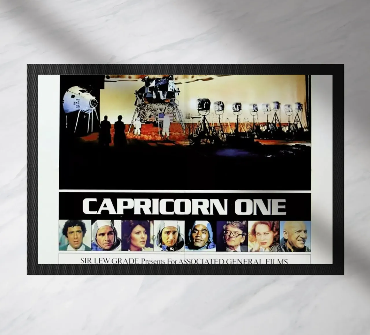 ‘Capricorn One’ Retro Movie Poster zerbino da Gallery Print and Art Limited