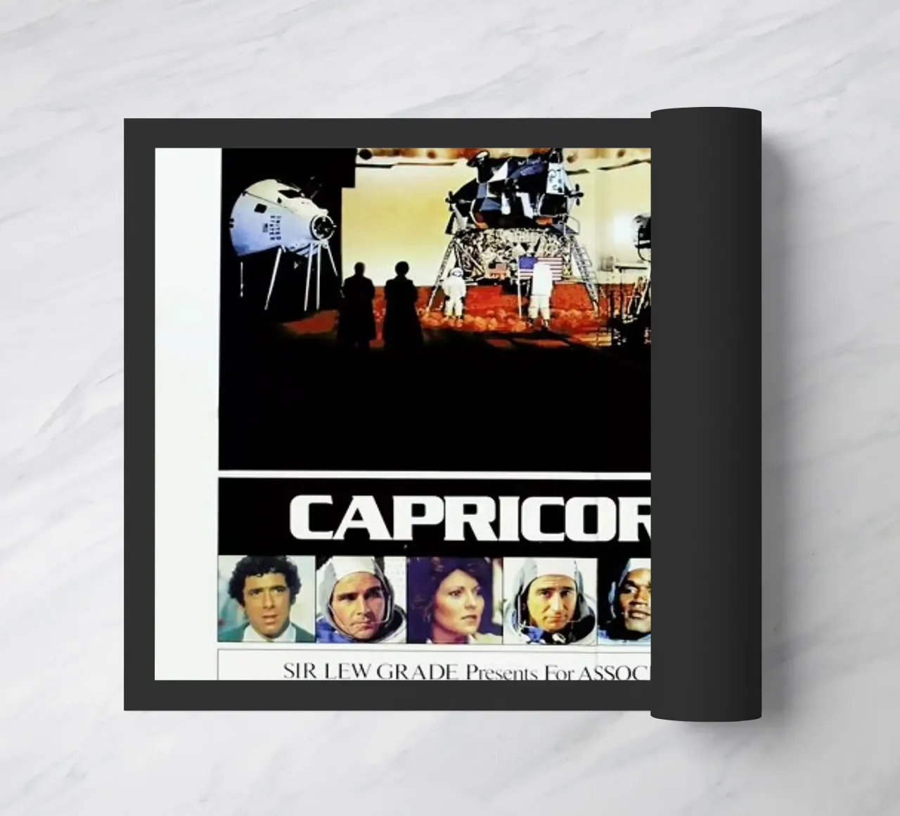 ‘Capricorn One’ Retro Movie Poster zerbino da Gallery Print and Art Limited