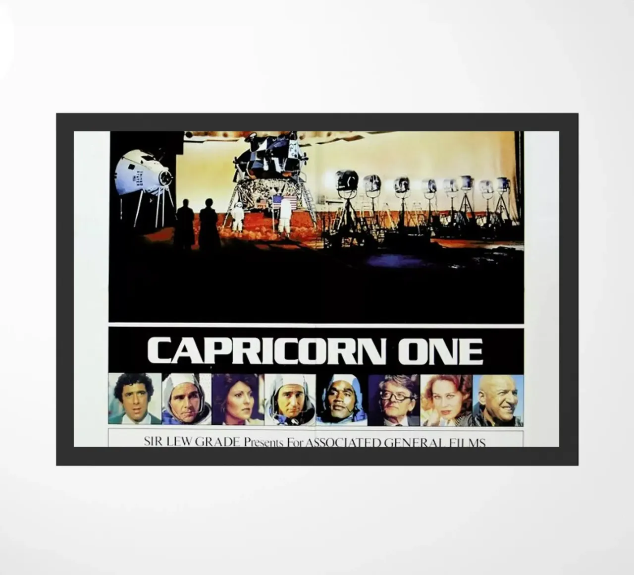 ‘Capricorn One’ Retro Movie Poster zerbino da Gallery Print and Art Limited