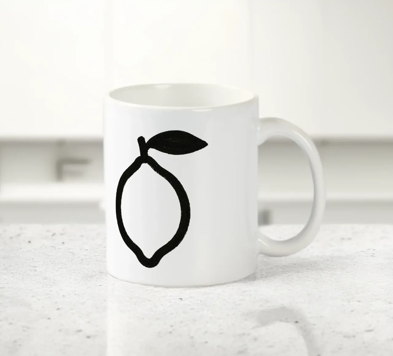 Limone dipinto a pennello in bianco e nero tazza in ceramica da Katja Stehle Design