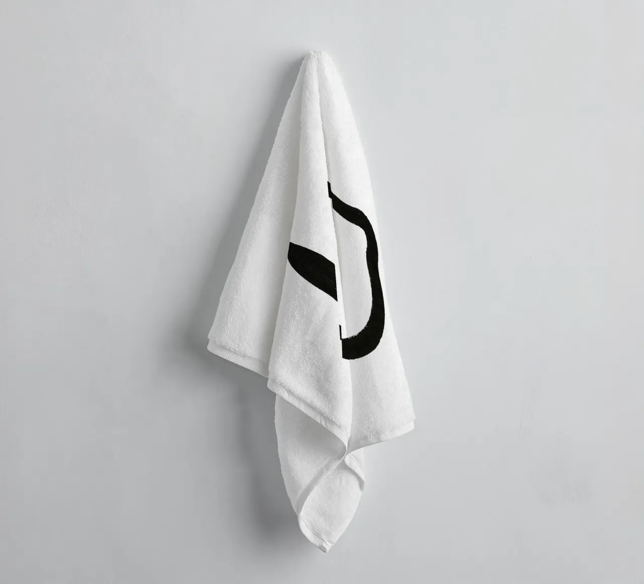 Limone dipinto a pennello in bianco e nero asciugamano da bagno da Katja Stehle Design