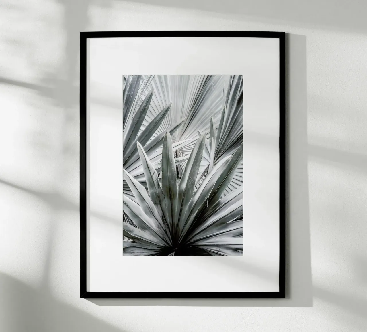 Silver Spray poster con telaio in alluminio da Shot By Clint