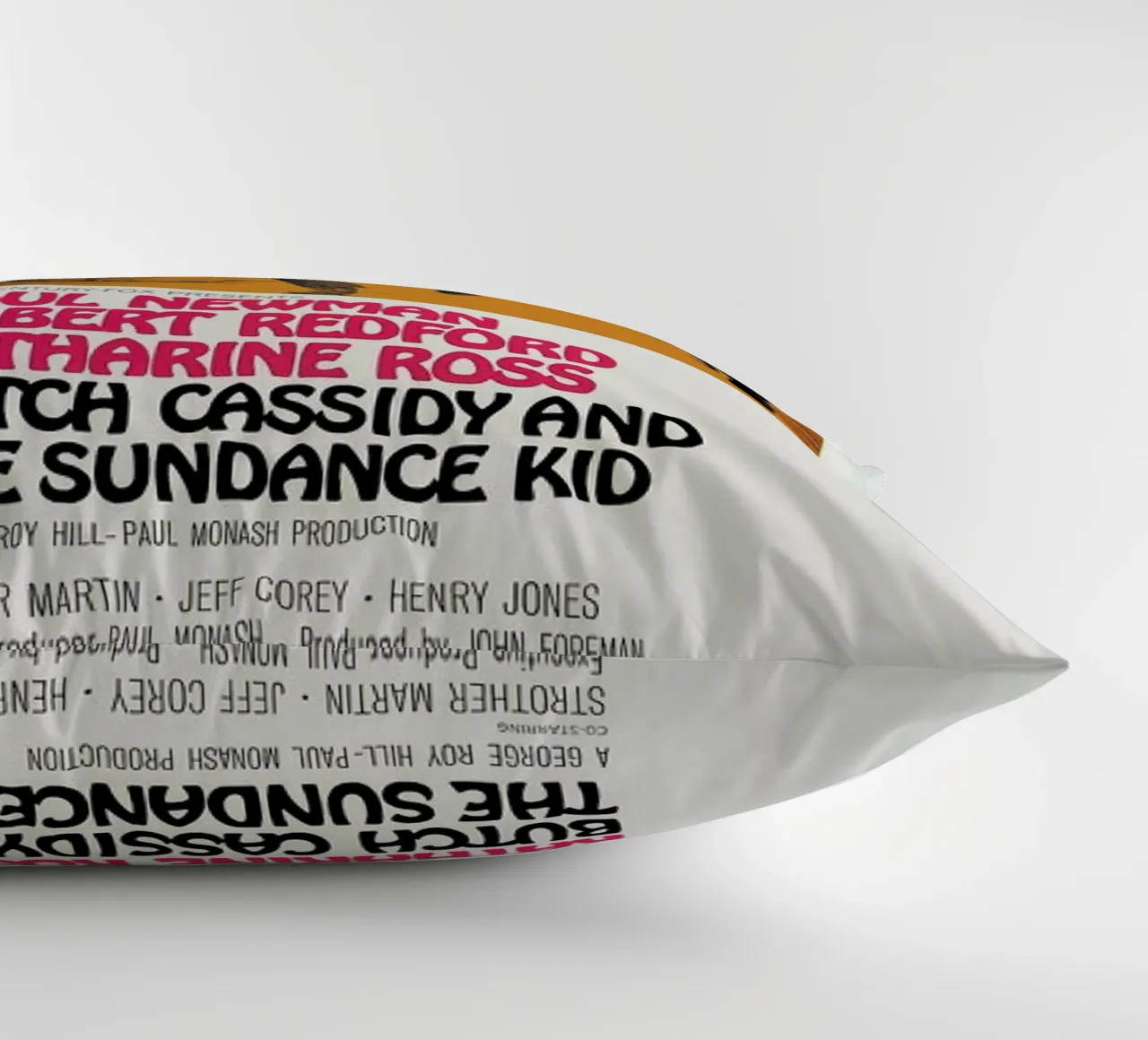 ‘Butch Cassidy and the Sundance Kid’ Retro Movie Poster cuscino da Gallery Print and Art Limited