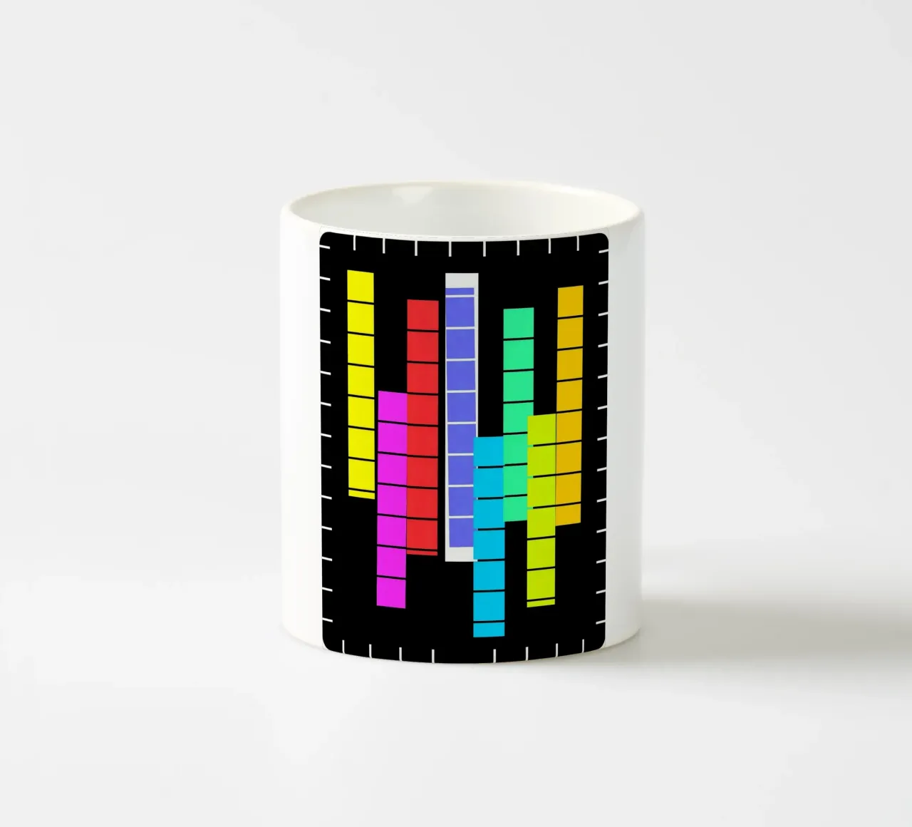 Farbenstapel auf schwarzem Hintergrund Keramik Tasse von Gürsel Yesil Digital Art